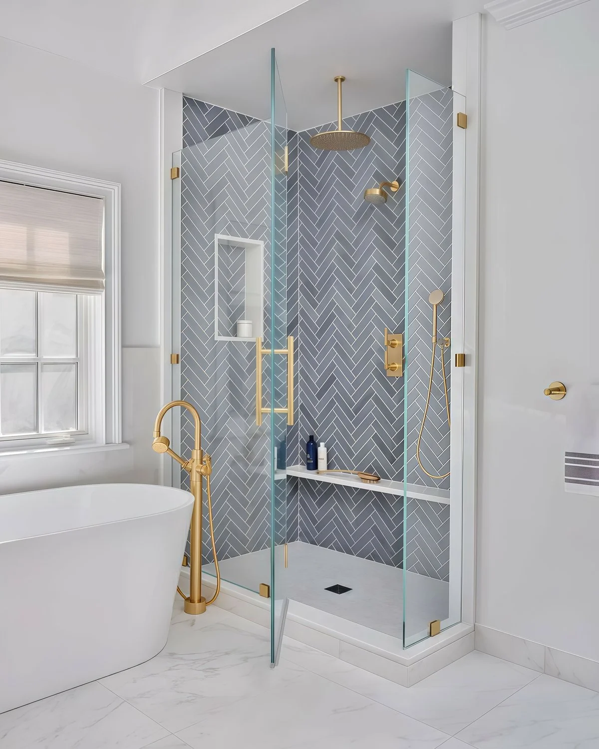 bathroom-door-handle_scene_bathroom_n_012.jpg