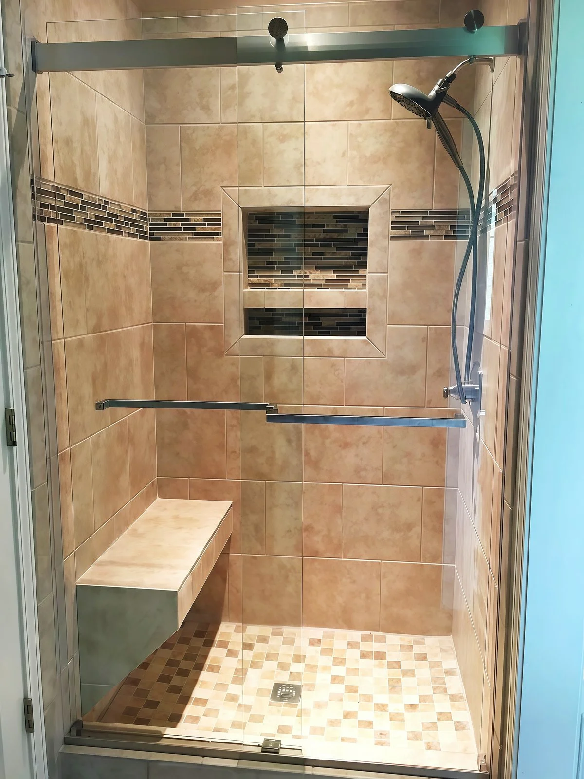 bathroom-door-handle_scene_bathroom_n_020.jpg