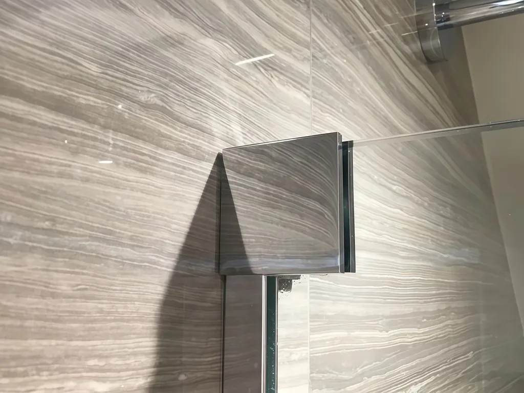 bathroom-glass-clip_scene_n_120.jpg