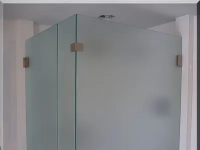 Maßgeschneiderte Einfach Zu Montierende Duschglas - Klemmenhalterung thumbnail 1