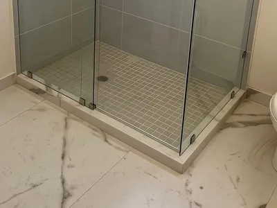 Neues Design Verstellbares Glasscharnier Aus Poliertem Edelstahl Für Begehbare Duschen thumbnail 2
