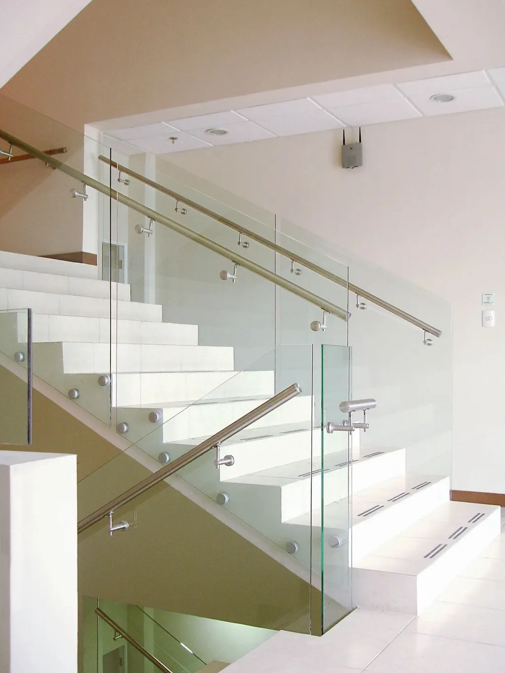 glass-connected-fitting-scene-vertical-26.jpg