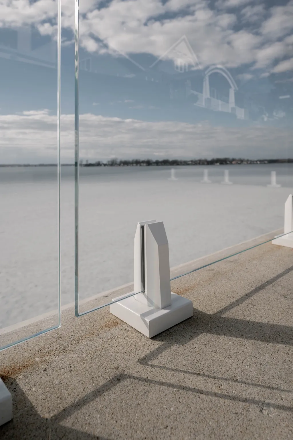 glass-fence-spigot_scene_g-1_sn-2_002.jpg