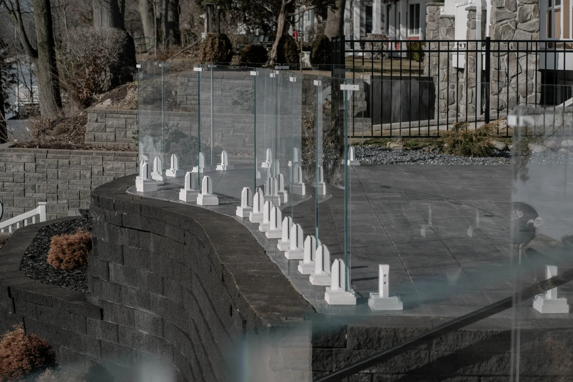 glass-fence-spigot_scene_g-1_sn-2_008.jpg