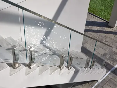Rubinetto In Vetro Per Scale Residenziali Dal Design Unico Con Finitura Spazzolata thumbnail 6