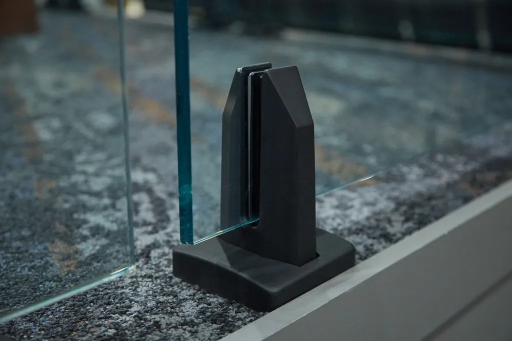 glass-fence-spigot_scene_g-1_sn-9_004.jpg