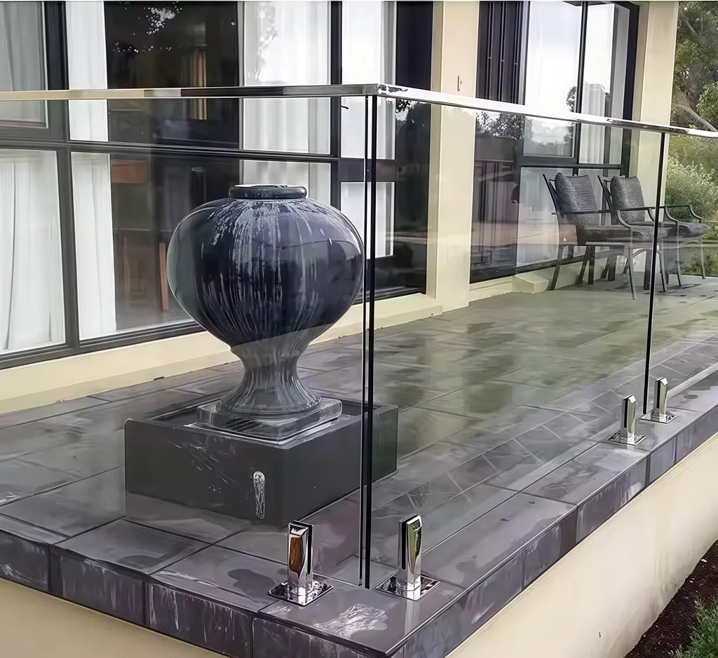 Wytrzymały Bezramowy Szklany Zacisk Do Balustrady Basenowej Zewnętrzny Z Czołem