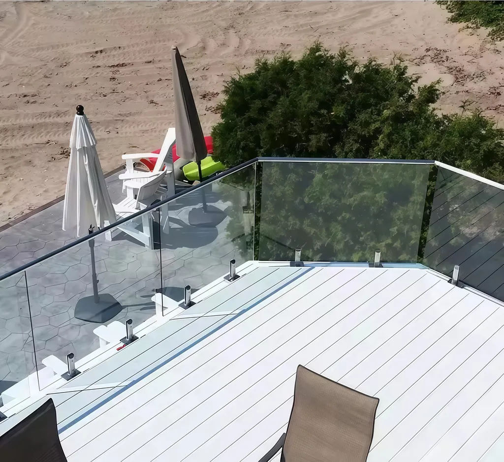 Wytrzymały Bezramowy Szklany Zacisk Do Balustrady Basenowej Zewnętrzny Z Czołem
