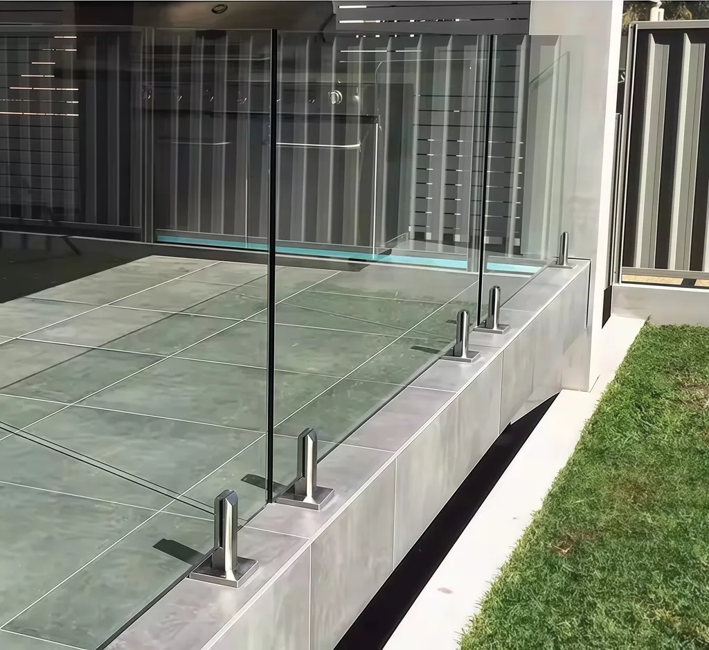 Base De Balustre Intérieure En Verre Usinée CNC De Précision En Acier Inoxydable SUS304 Très Populaire