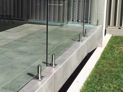 Base De Balustre Intérieure En Verre Usinée CNC De Précision En Acier Inoxydable SUS304 Très Populaire thumbnail 1