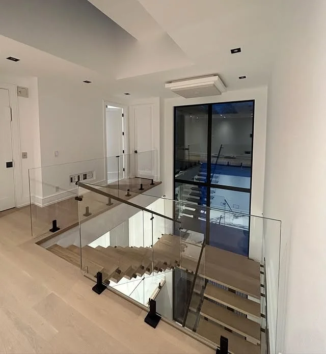 Rubinetto In Vetro Per Scale Residenziali Dal Design Unico Con Finitura Spazzolata