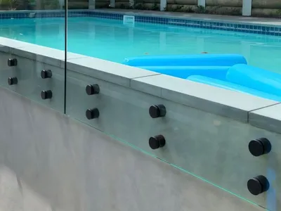 Ny Design Arkitektonisk Klasse Sateng Rustfritt Stål Rekkverk Glass Balkongavstand thumbnail 6