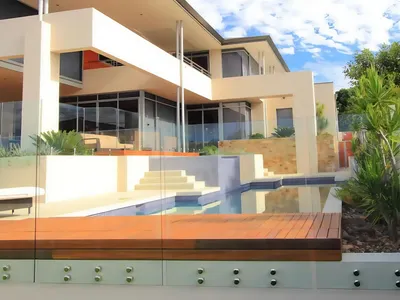 Ny Design Arkitektonisk Klasse Sateng Rustfritt Stål Rekkverk Glass Balkongavstand thumbnail 2