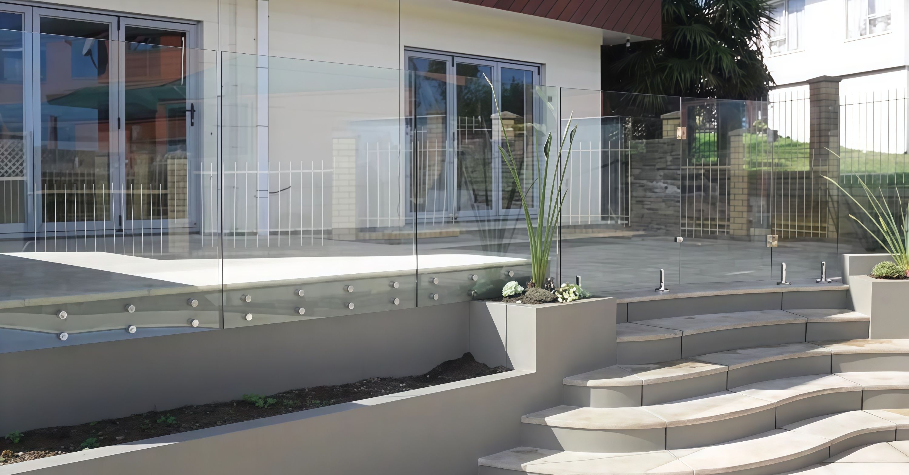 glass-standoff-scene-horizontal-22.png