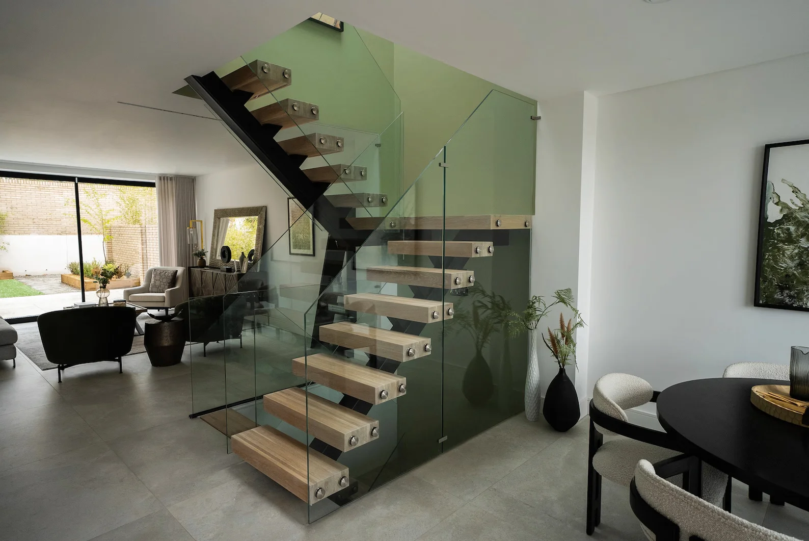 glass-standoff-scene-series 04-05.png