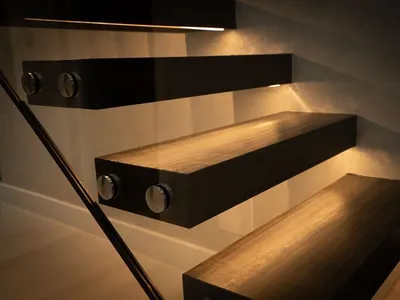 Busrom Glass Rail Standoff Base and Cap for Interior Floating Stairs thumbnail 4
