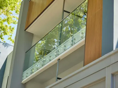 Ny Design Arkitektonisk Klasse Sateng Rustfritt Stål Rekkverk Glass Balkongavstand thumbnail 5