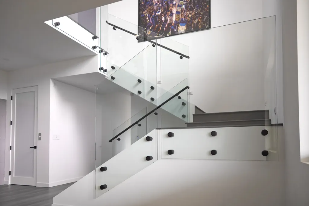 glass-standoff_scene_g-1_sn-7_001.webp