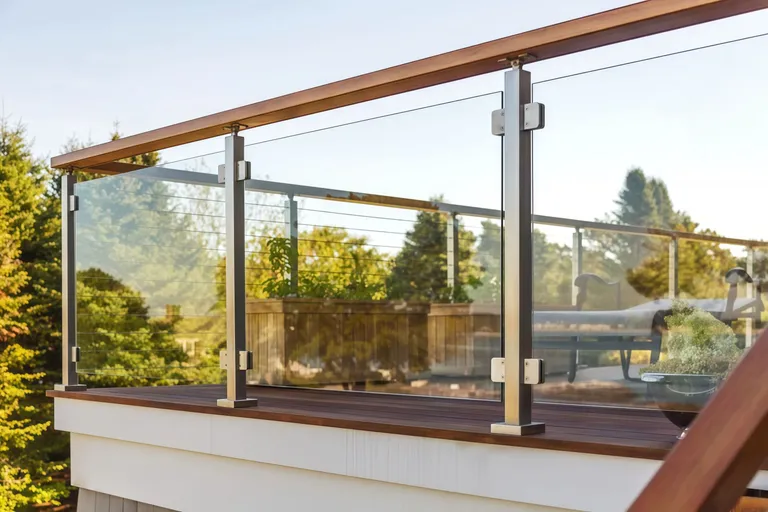 guardrail-glass-clip-scene-series 11-01.jpg