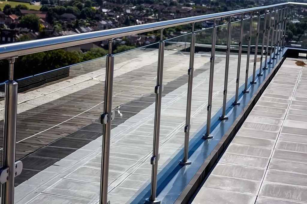 High Rated Maintenance Free Operation Retail Kiosk Enclosures Glass Fixing Clip