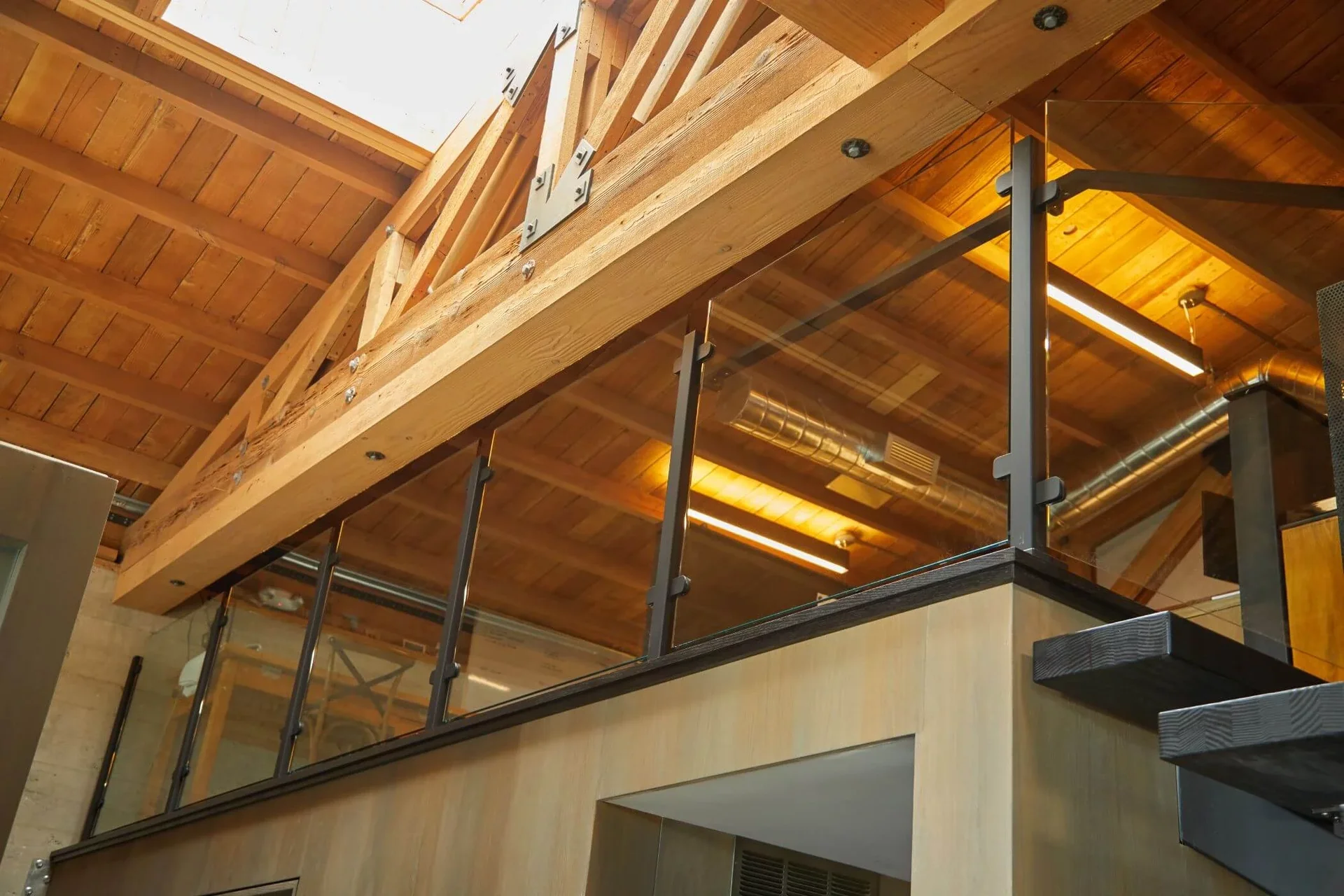 guardrail-glass-clip_scene_sn-5_005.webp