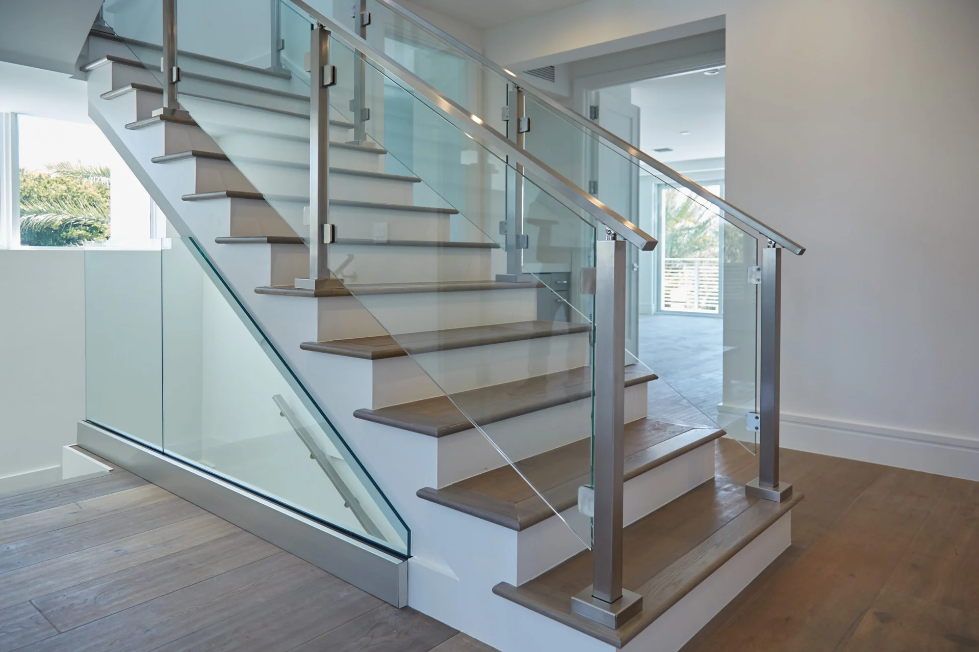 guardrail-glass-clip_scene_sn-9_005.jpg